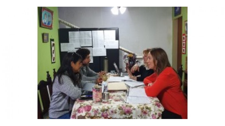 Vidal visitó a una docente en el barrio Presidente Sarmiento